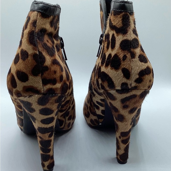 Women Leopard Print Boots - Picture 4 of 9